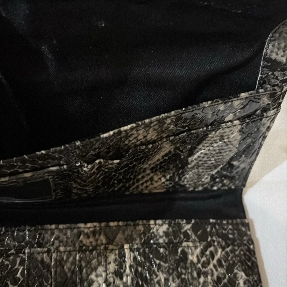 Kenneth Cole Reaction Snake Print Womens Clutch With Multiple Compartments